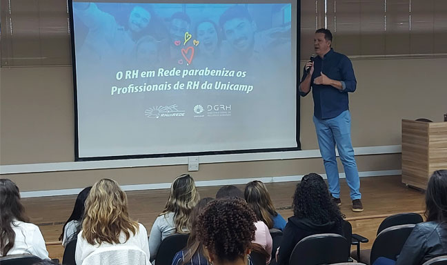 Carlos Paraizo, líder do RH em Rede, recebeu os convidados e iniciou as atividades