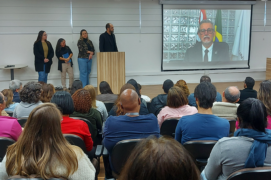 A equipe do GGBS apresentou um vídeo do Reitor convidando a todos para participarem da Semana do Servidor