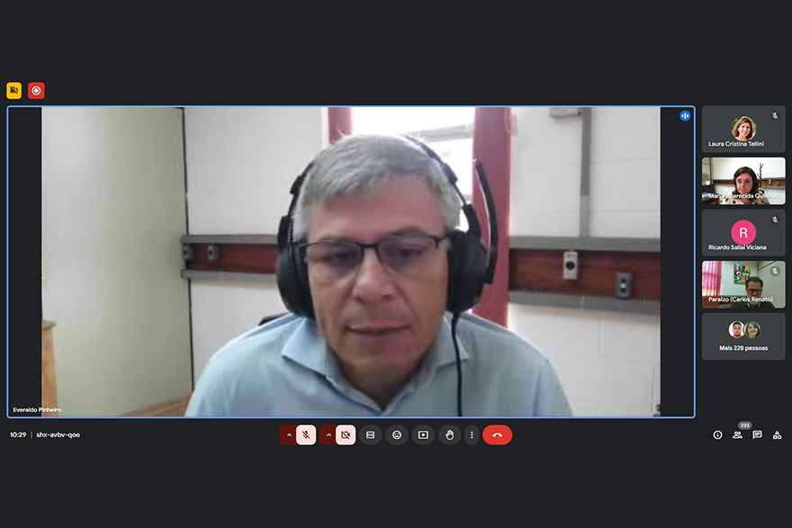 Everaldo Pinheiro (Diretor Adjunto) detalhou como foram as reuniões realizadas com o Reitor sobre a mudança de regime