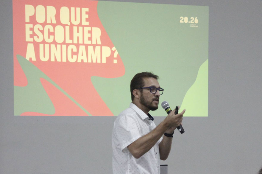 Rafael Pimentel Maia (Coordenador de Pesquisa), apresentando slide com o título "Por que escolher a Unicamp".