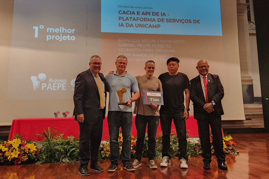 Reitor César Montagner, Coordenador Geral Fernando Coelho e vencedores do Prêmio PAEPE 2025 - 1º lugar